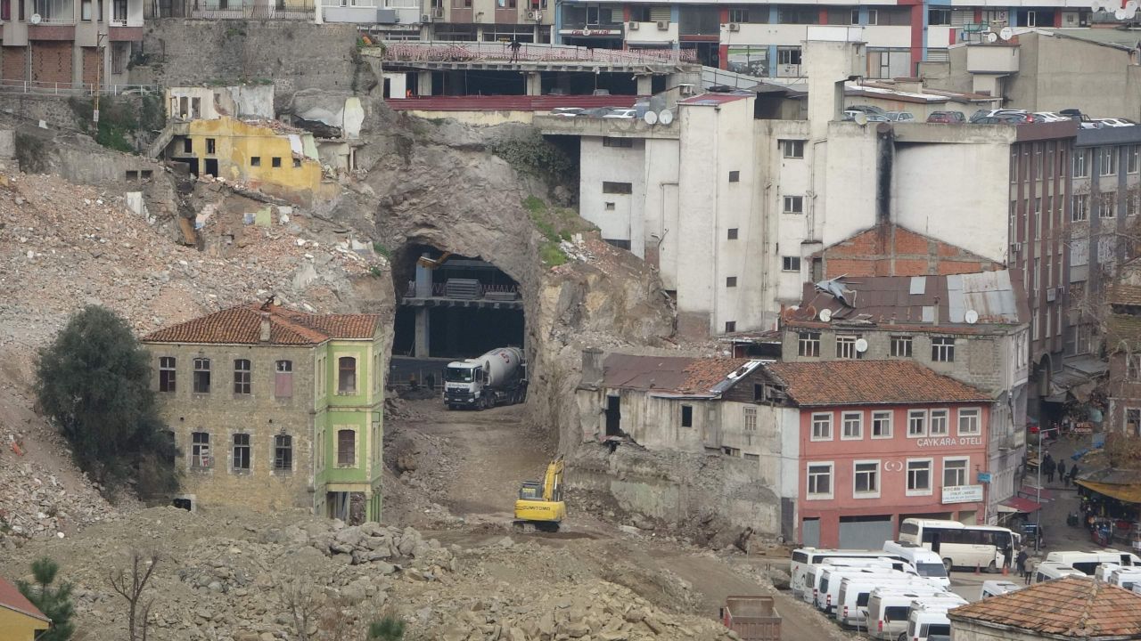 Trabzon'da böylesi görülmedi! Otopark bakın nereye bağlanacak 8