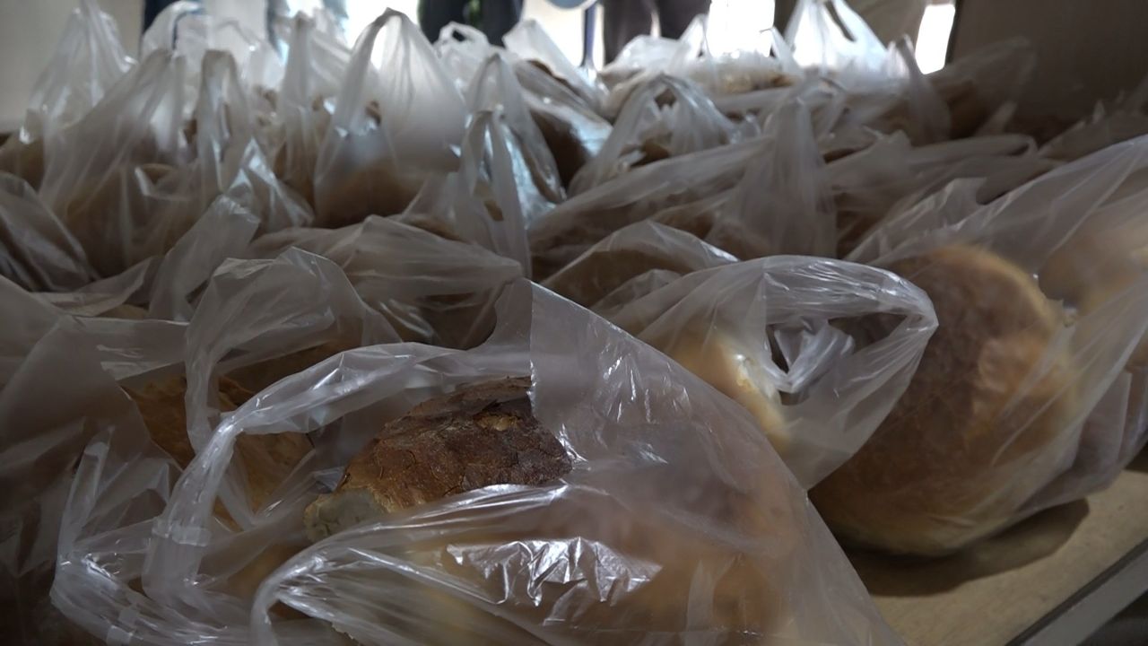 Bu ne yaman çelişki! Ucuza ekmek sattı diye başına gelmeyen kalmadı 4