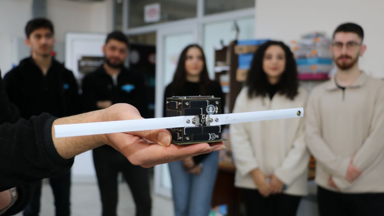 Bir ilk! Türk mühendisler yaptı, günde 16 kez dünyayı dolaşıyor 1