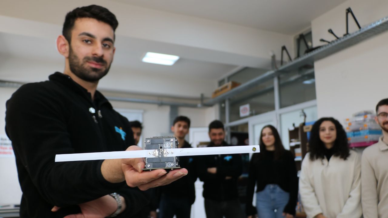 Bir ilk! Türk mühendisler yaptı, günde 16 kez dünyayı dolaşıyor 2