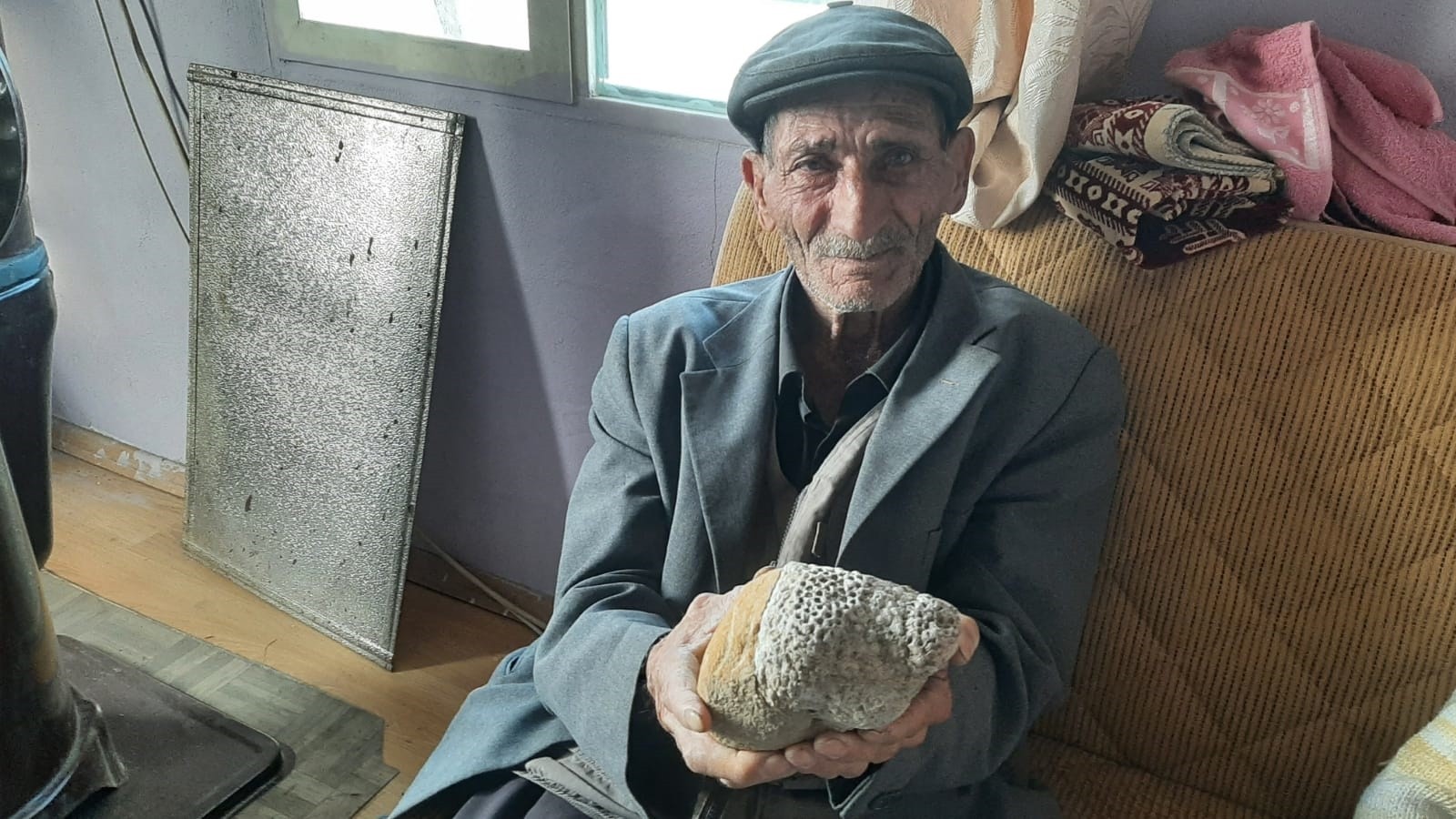 Dağda gezerken buldu, yanından ayırmıyor: Nuh Aleyhi selam zamanında kaldığını düşünüyorum 3