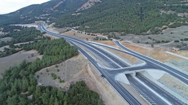 ege-ve-akdeniz-i-birbirine-baglayan-honaz-tuneli-15590712_7312_m