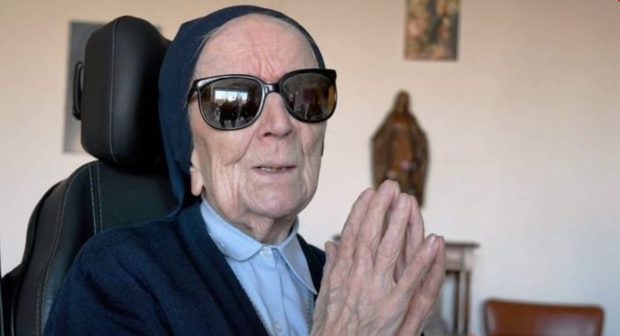 Dünyanın en yaşlı insanı! Uzun yaşamının sırrı yediği 2 besinde saklı 5