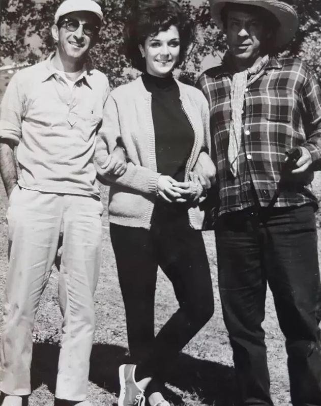 "Bu fotoğrafları albümden buldum... Ne çok mazi paylaştık seninle!" 9