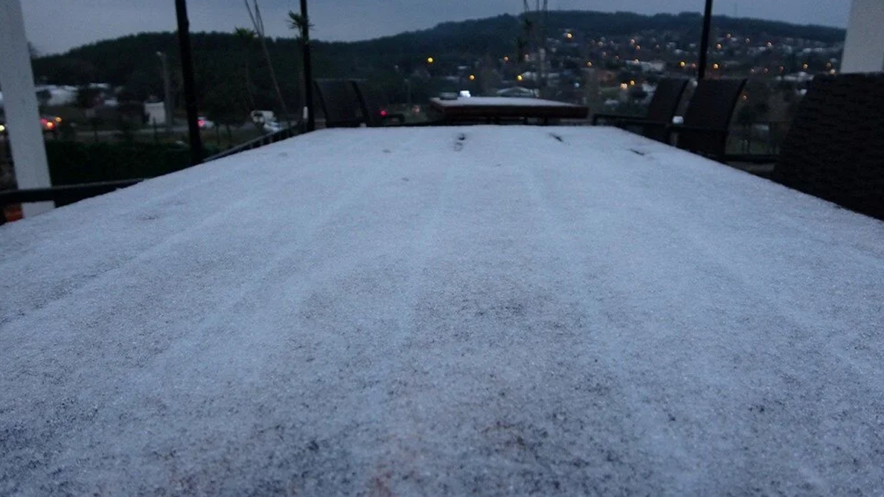 İstanbul'da kar yağışı: Yüksek kesimler beyaza büründü 2