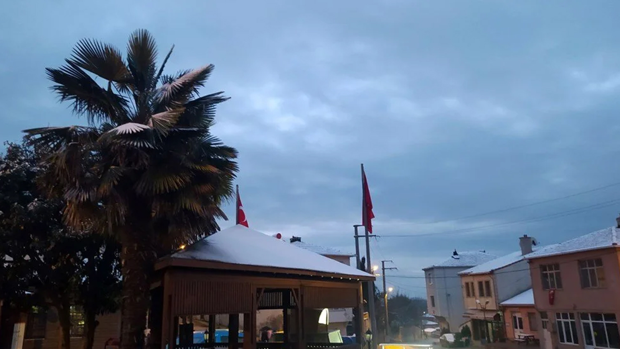 İstanbul'da kar yağışı: Yüksek kesimler beyaza büründü 6