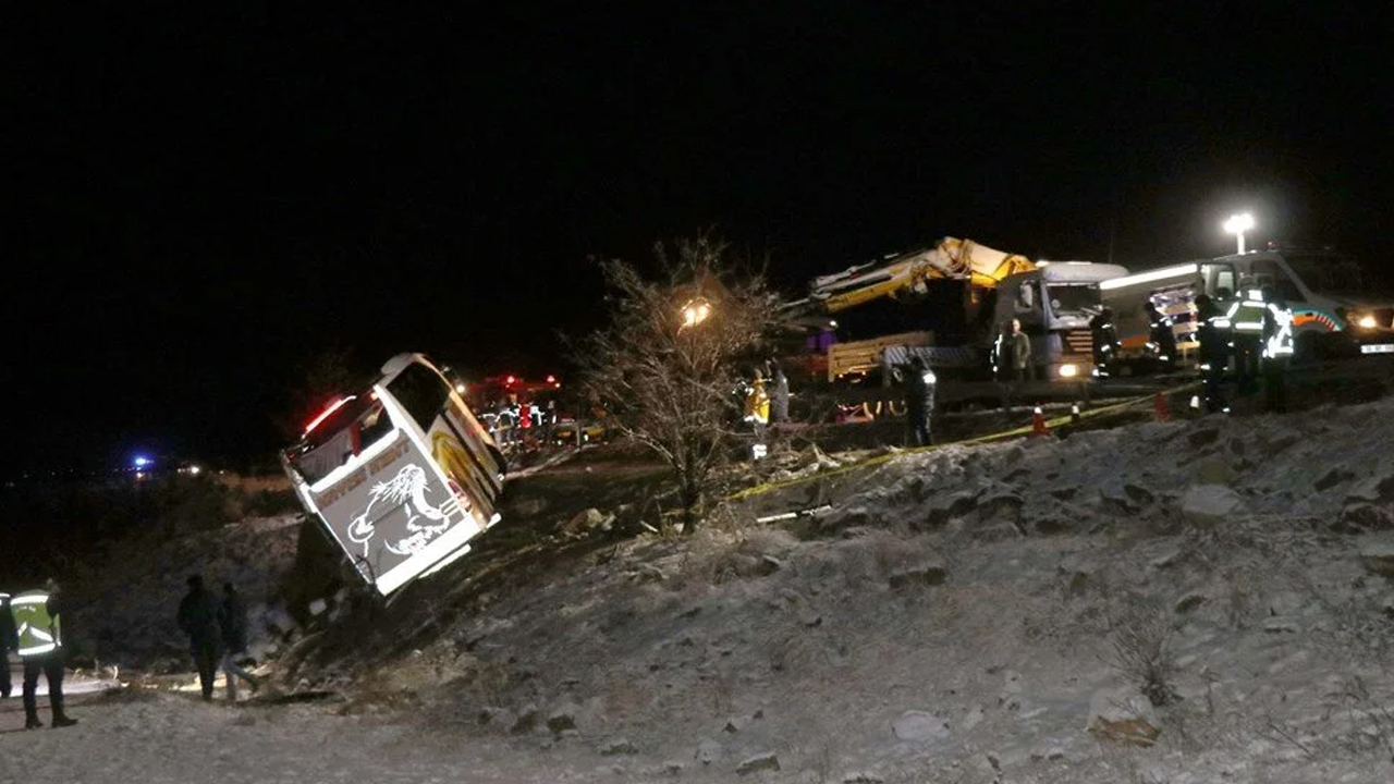 Kayseri'de yolcu otobüsü şarampole devrildi: 4 ölü, 24 yaralı 1
