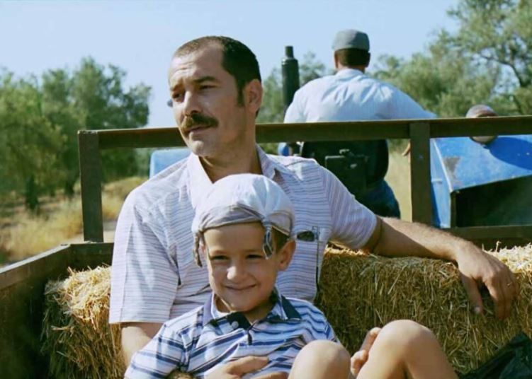 'Babam ve Oğlum’ filminin Deniz'i Ege Tanman yıllar sonra açıkladı! "Babamı kaybetmem filmdeki gibiydi" 9