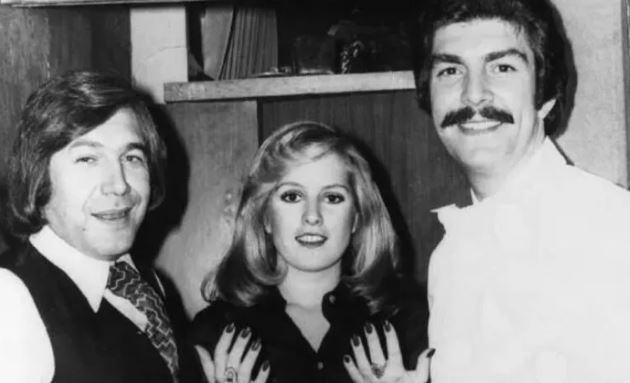 "Bu fotoğrafları albümden buldum... Ne çok mazi paylaştık seninle!" 23