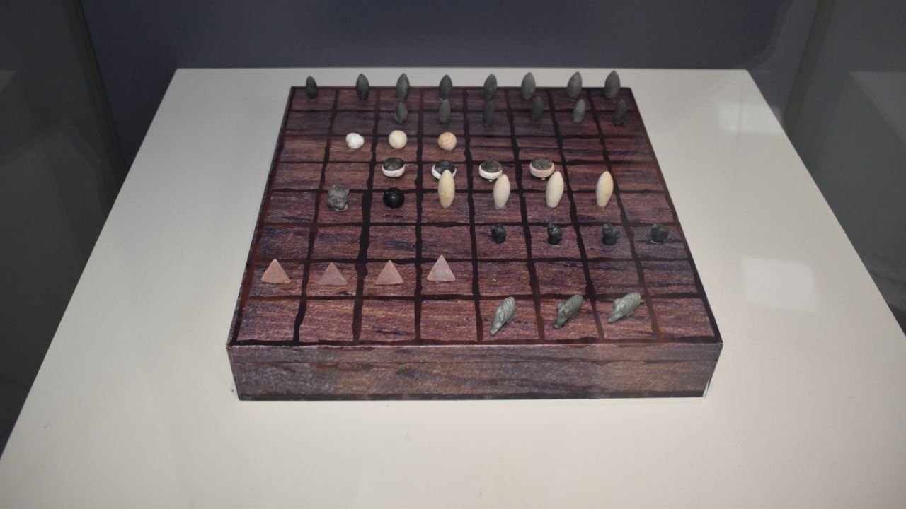 Taşları bulunan 5 bin yıllık oyunun gizemi çözülemiyor 10