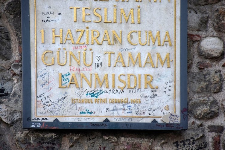 Galata Kulesi’nde pes dedirten görüntü! Eline kalem alanlar... 9