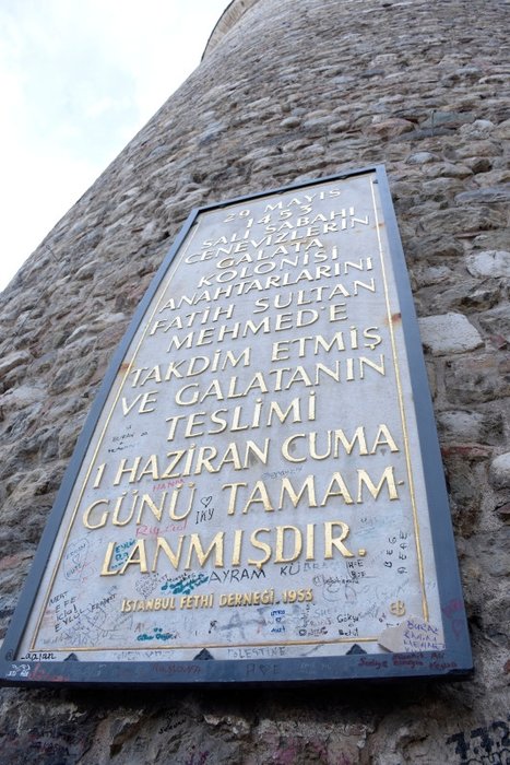 Galata Kulesi’nde pes dedirten görüntü! Eline kalem alanlar... 5