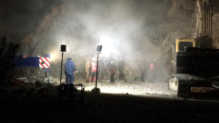 İkizi ayakta kalan Emre Apartmanı için şok iddia: Zemin kattaki banka ile kolon kesme davası! 9