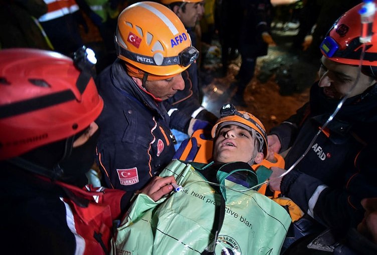 Bir mucize daha! 119 saat sonra kurtarılan gencin ilk sorusu bu oldu... 3