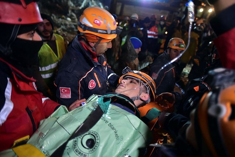Bir mucize daha! 119 saat sonra kurtarılan gencin ilk sorusu bu oldu... 6