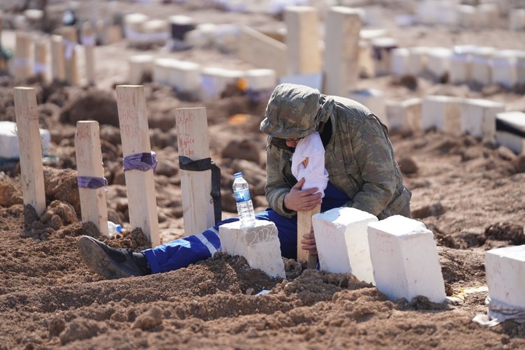 En acı bağ… Defin sırasında yaşadığı kahreden olayı anlattı! Vicdanımın sesimi dinleyip... 1