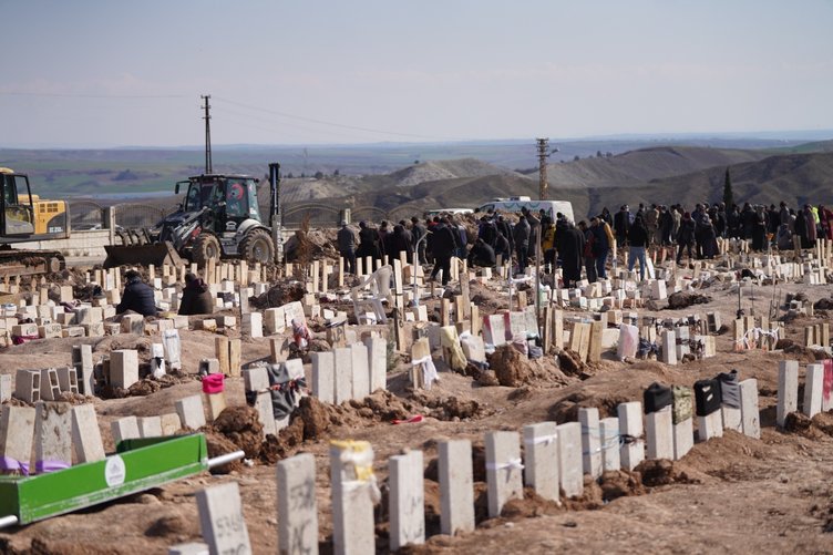 En acı bağ… Defin sırasında yaşadığı kahreden olayı anlattı! Vicdanımın sesimi dinleyip... 8