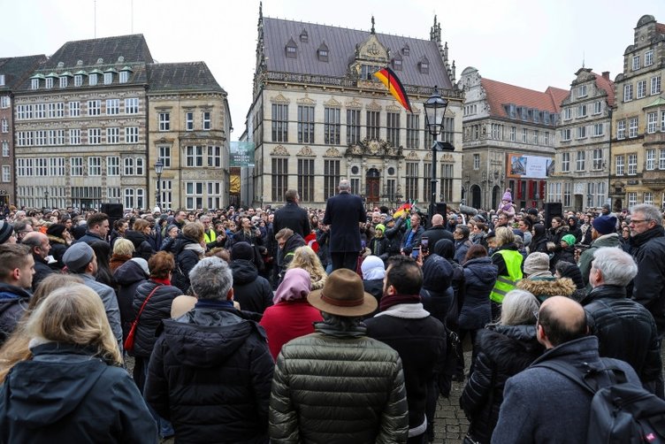 Acımızı kalplerinde taşıyorlar! Deprem sonrası Türkiye için tek yürek oldular: İşte dünyadan duygulandıran kareler 5
