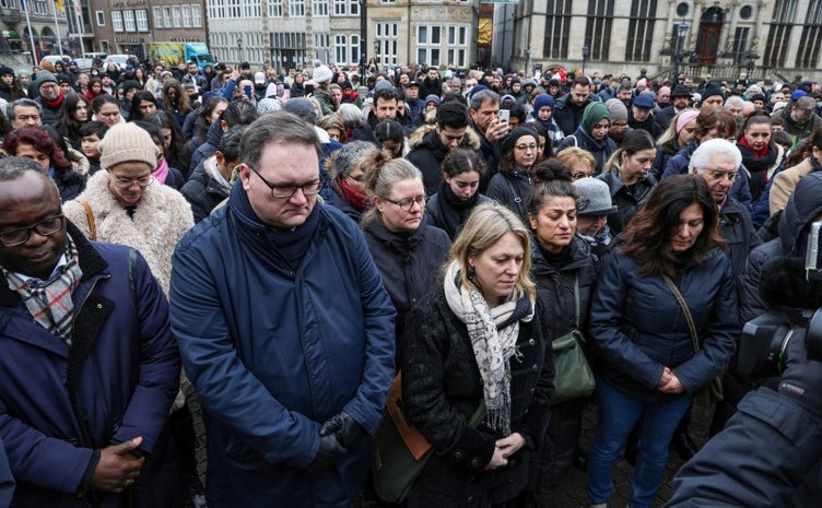 Acımızı kalplerinde taşıyorlar! Deprem sonrası Türkiye için tek yürek oldular: İşte dünyadan duygulandıran kareler 4