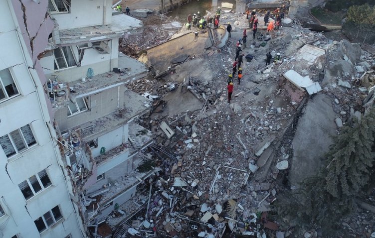 Acımızı kalplerinde taşıyorlar! Deprem sonrası Türkiye için tek yürek oldular: İşte dünyadan duygulandıran kareler 2