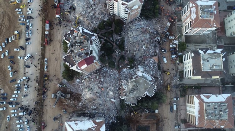 Acımızı kalplerinde taşıyorlar! Deprem sonrası Türkiye için tek yürek oldular: İşte dünyadan duygulandıran kareler 3