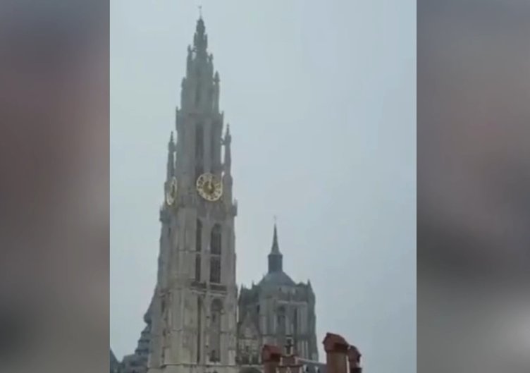 Acımızı kalplerinde taşıyorlar! Deprem sonrası Türkiye için tek yürek oldular: İşte dünyadan duygulandıran kareler 14