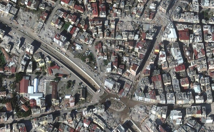 Depremin boyutu ortaya çıktı: Asrın felaketinin öncesi ve sonrası uzaydan böyle görüntülendi… 6