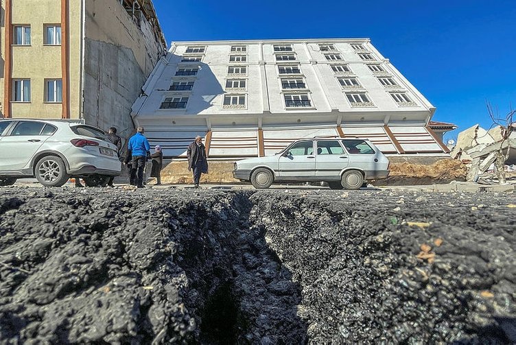 Camları bile kırılmamıştı! Türkiye'nin konuştuğu o binanın neden yan yattığı ortaya çıktı 7