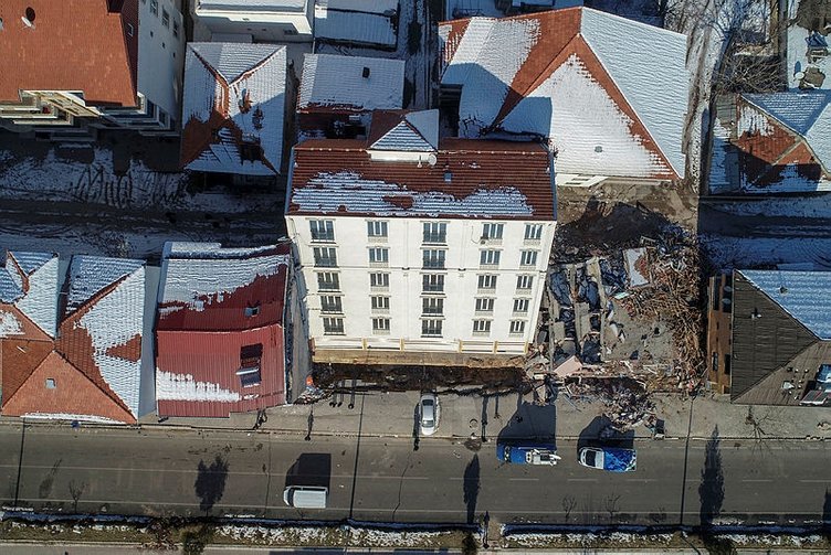 Camları bile kırılmamıştı! Türkiye'nin konuştuğu o binanın neden yan yattığı ortaya çıktı 6