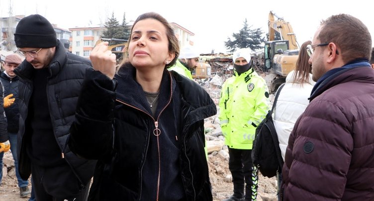 Malatya'da enkaz başındaki kızın acı dolu sözleri: Babam senin yüzünden öldü... 6