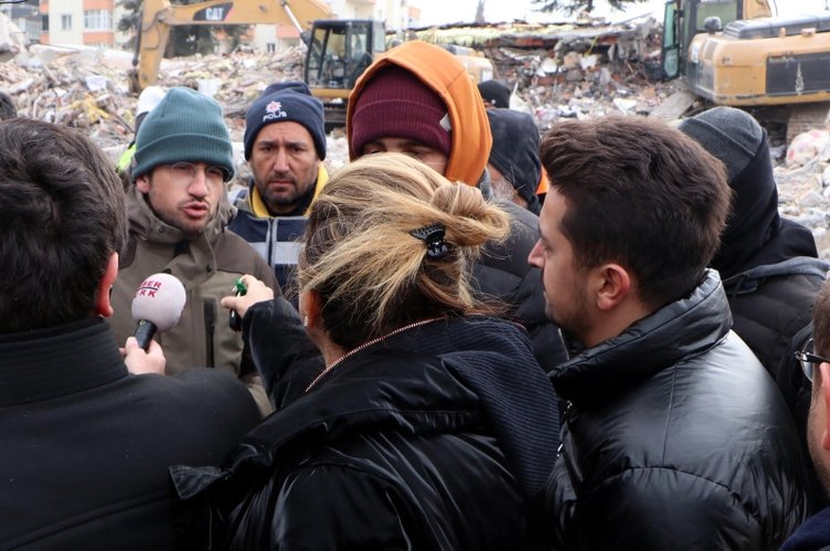 Malatya'da enkaz başındaki kızın acı dolu sözleri: Babam senin yüzünden öldü... 7