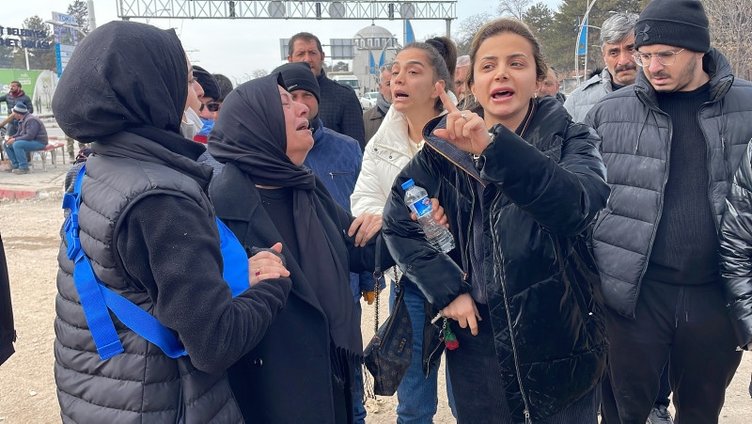 Malatya'da enkaz başındaki kızın acı dolu sözleri: Babam senin yüzünden öldü... 1