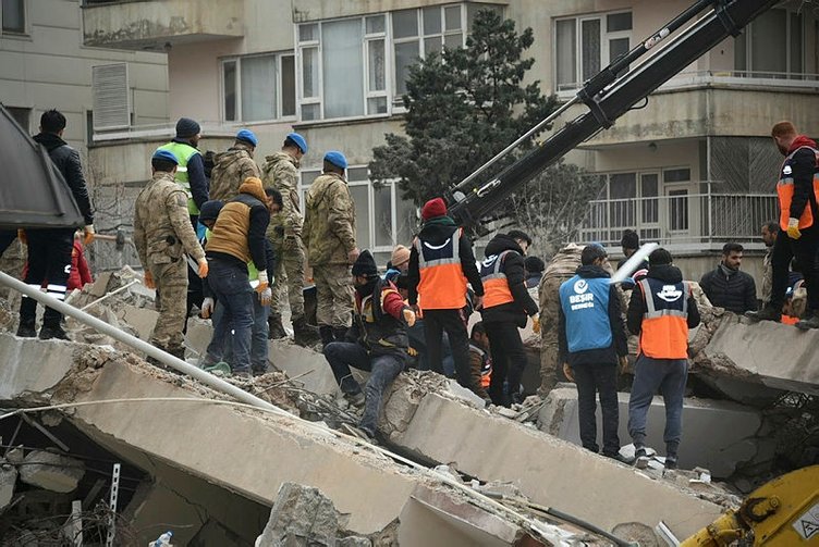Son dakika: Kahramanmaraş depremi sonrası uzmanlardan peş peşe açıklamalar! 'Felaket çok büyük, 130 atom bombası gücünde 15