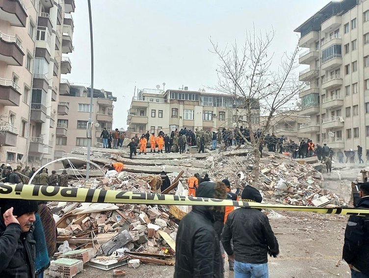 Son dakika: Kahramanmaraş depremi sonrası uzmanlardan peş peşe açıklamalar! 'Felaket çok büyük, 130 atom bombası gücünde 2