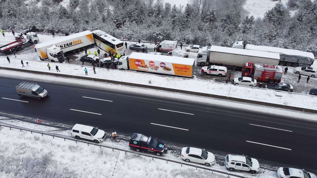 Anadolu Otoyolu'nda zincirleme trafik kazası 10