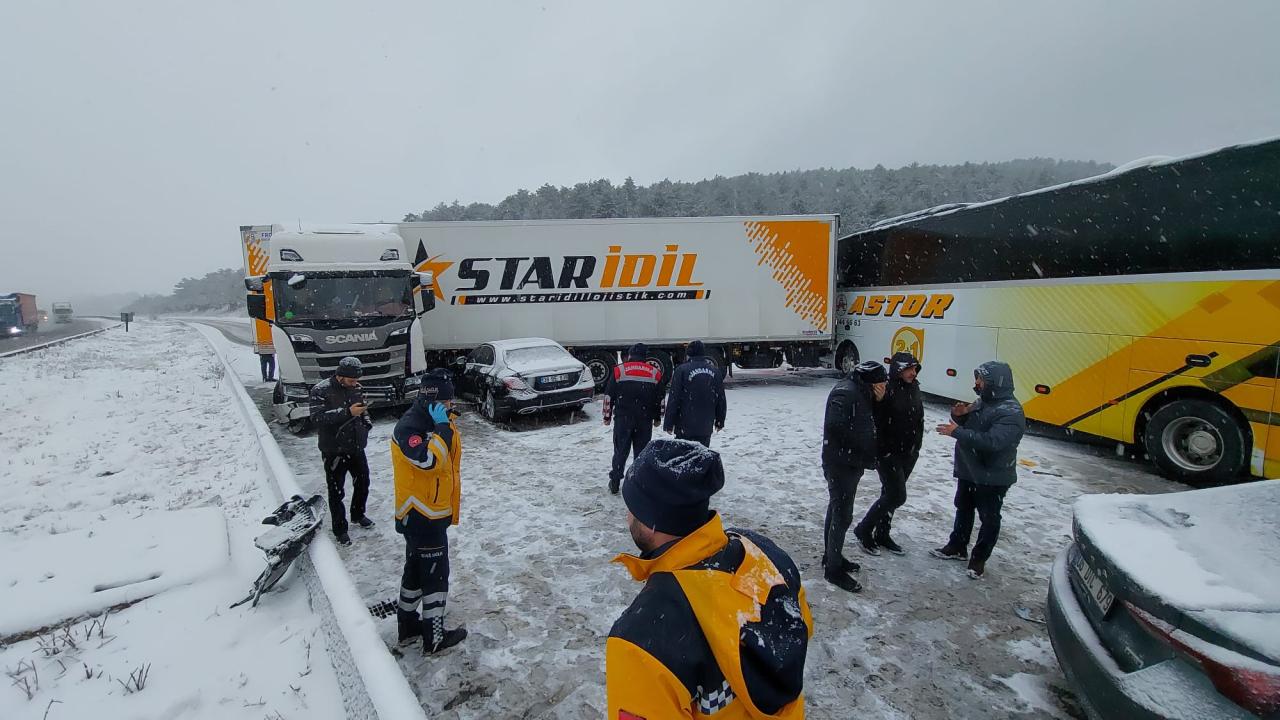 Anadolu Otoyolu'nda zincirleme trafik kazası 7