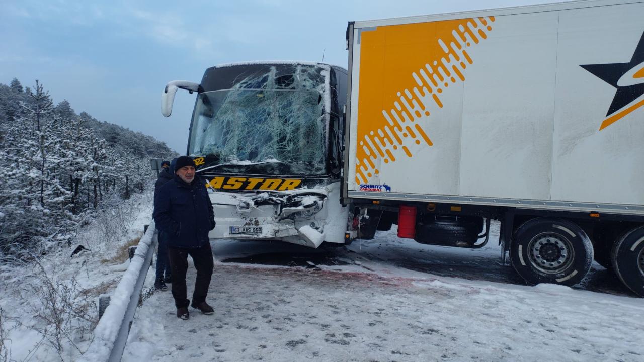 Anadolu Otoyolu'nda zincirleme trafik kazası 4