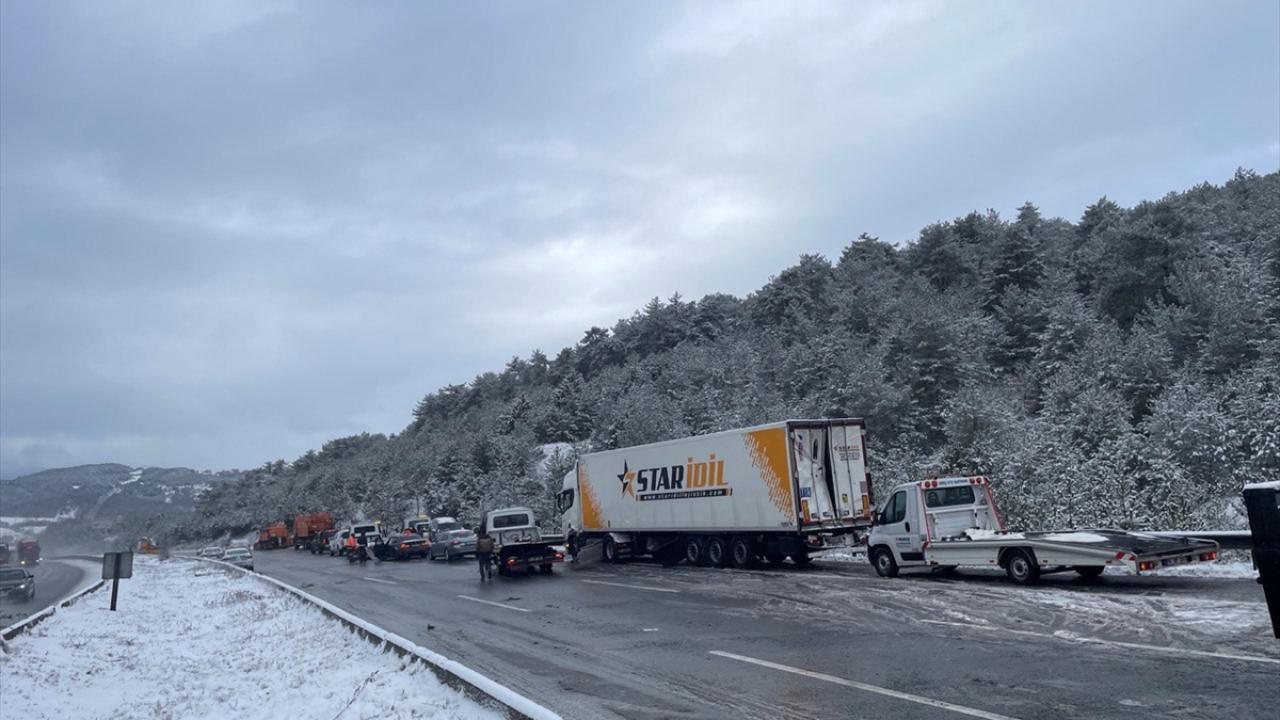 Anadolu Otoyolu'nda zincirleme trafik kazası 3