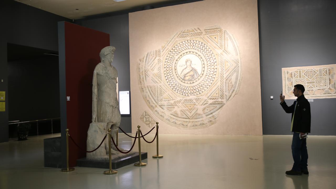 Hatay'da sergilenen mozaikler tarihe ışık tutuyor 9