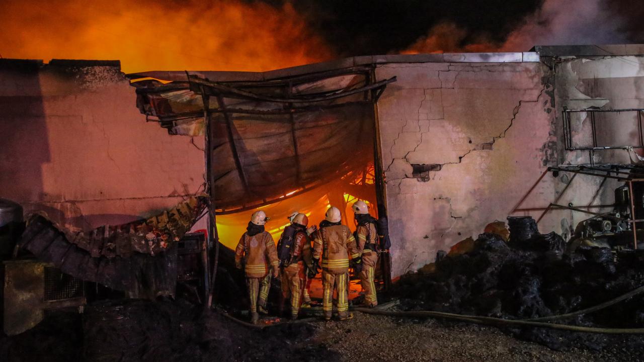 İstanbul'da fabrika yangını 16