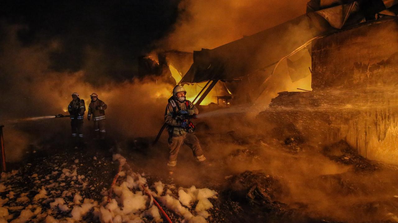 İstanbul'da fabrika yangını 2