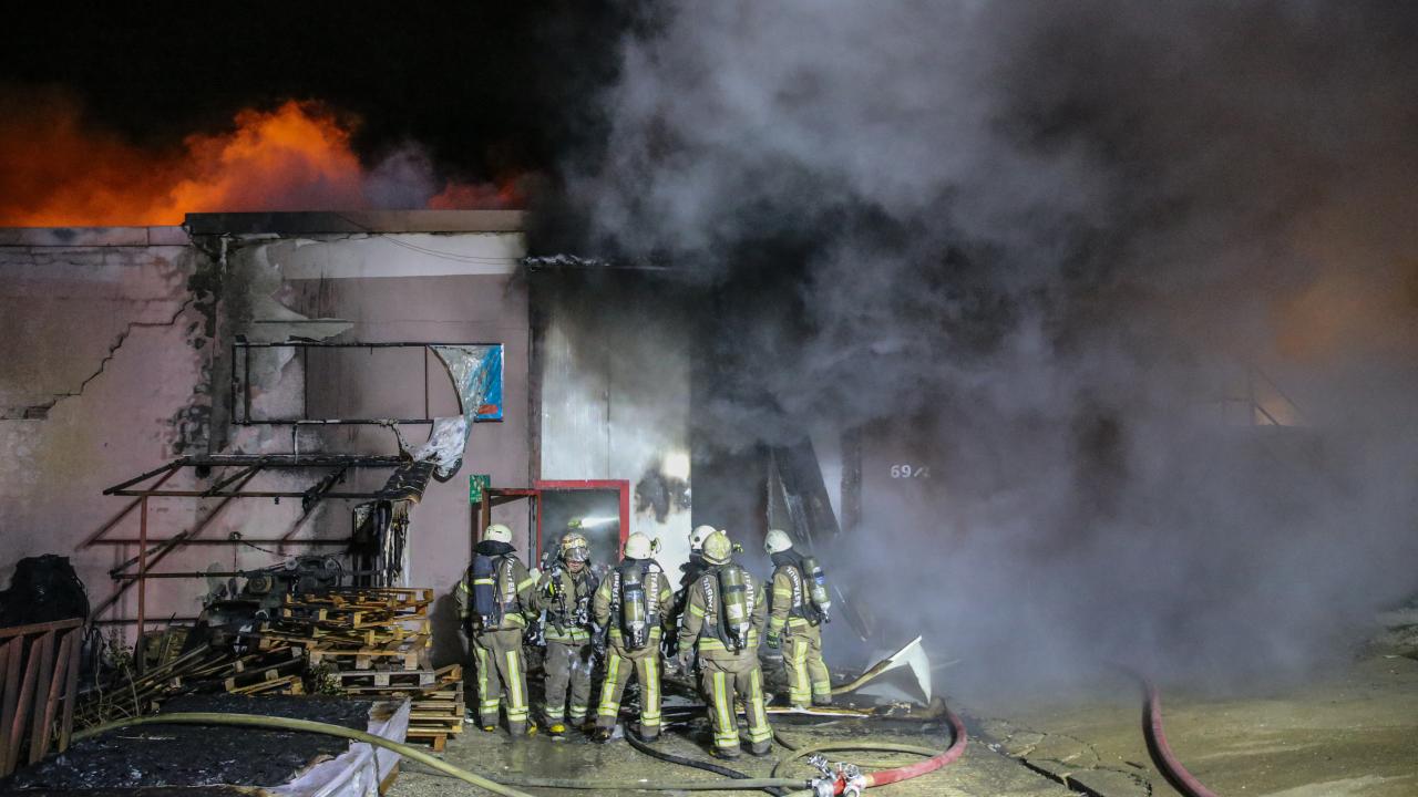 İstanbul'da fabrika yangını 14