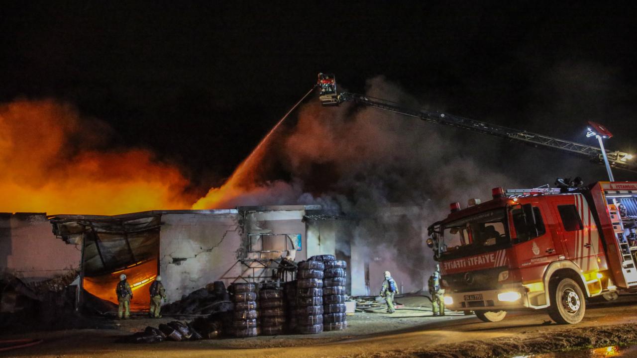 İstanbul'da fabrika yangını 15