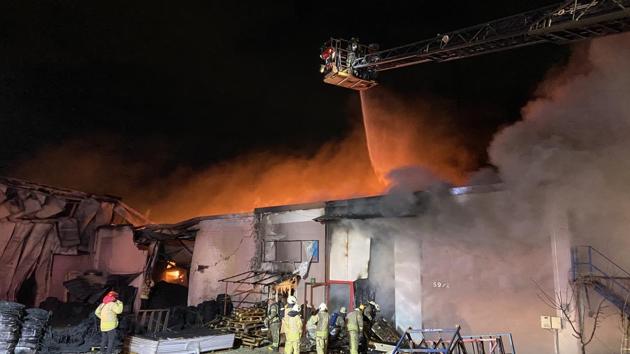 İstanbul'da fabrika yangını 9