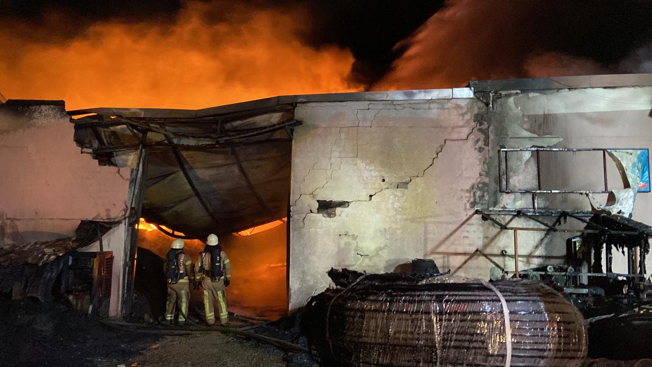 İstanbul'da fabrika yangını 11