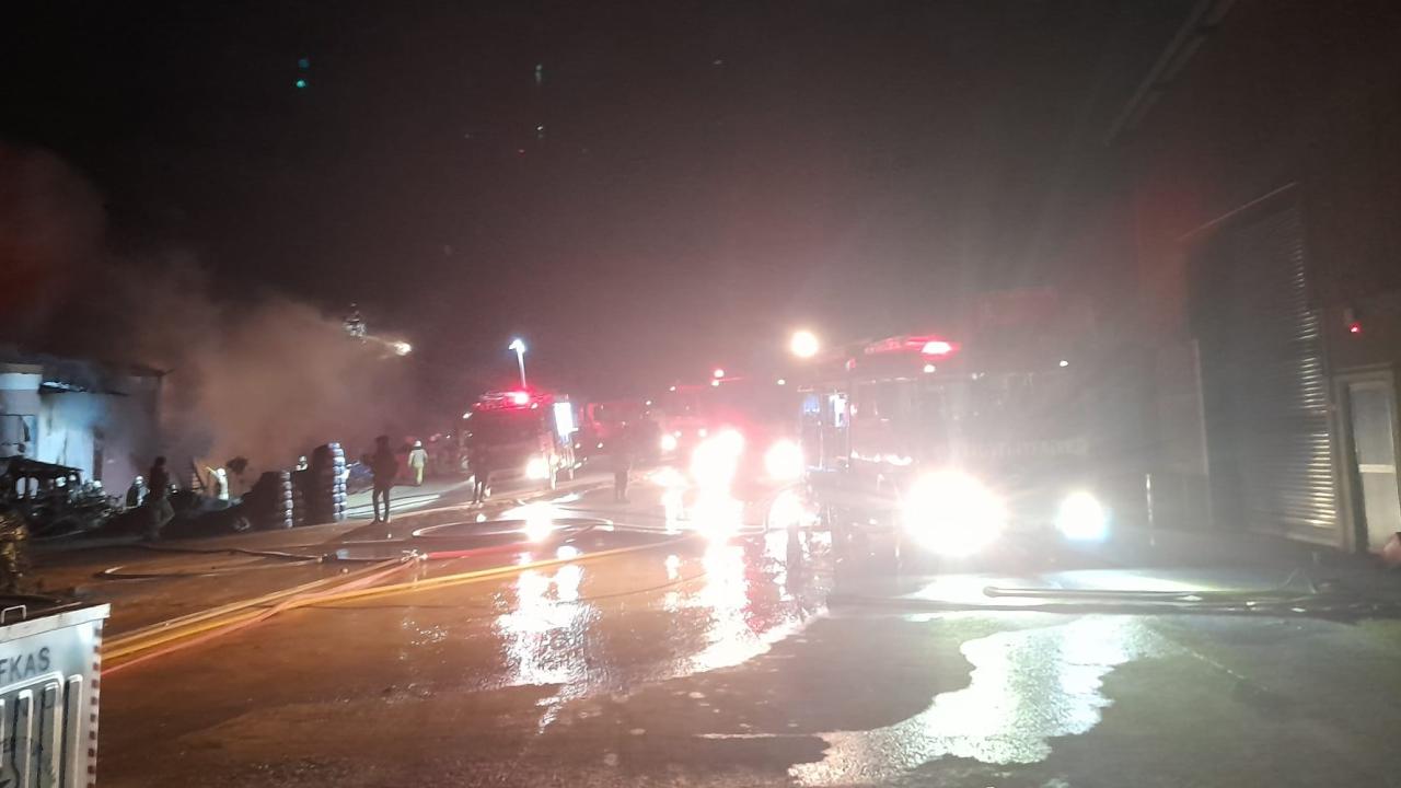 İstanbul'da fabrika yangını 6