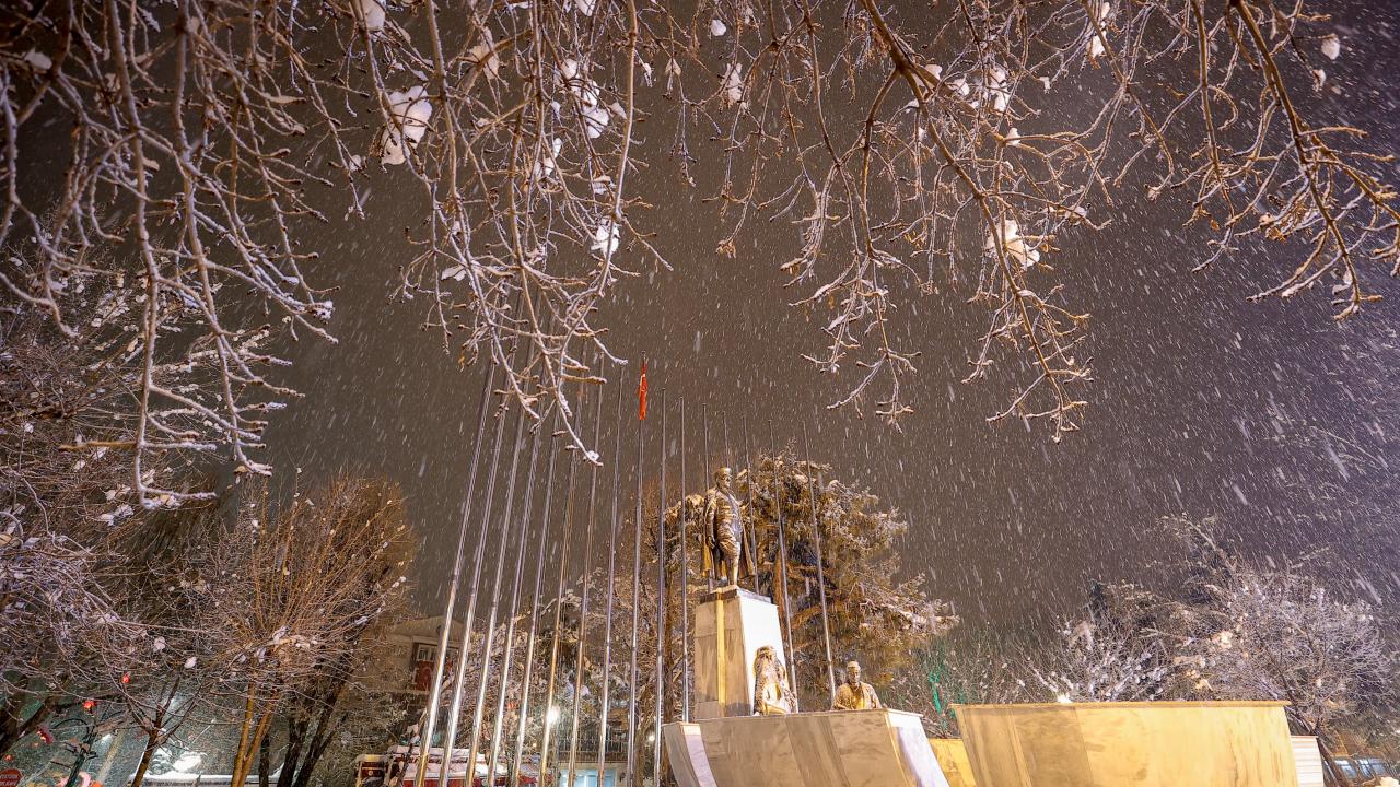 Meteoroloji'den 25 kente yoğun kar ve fırtına uyarısı 13
