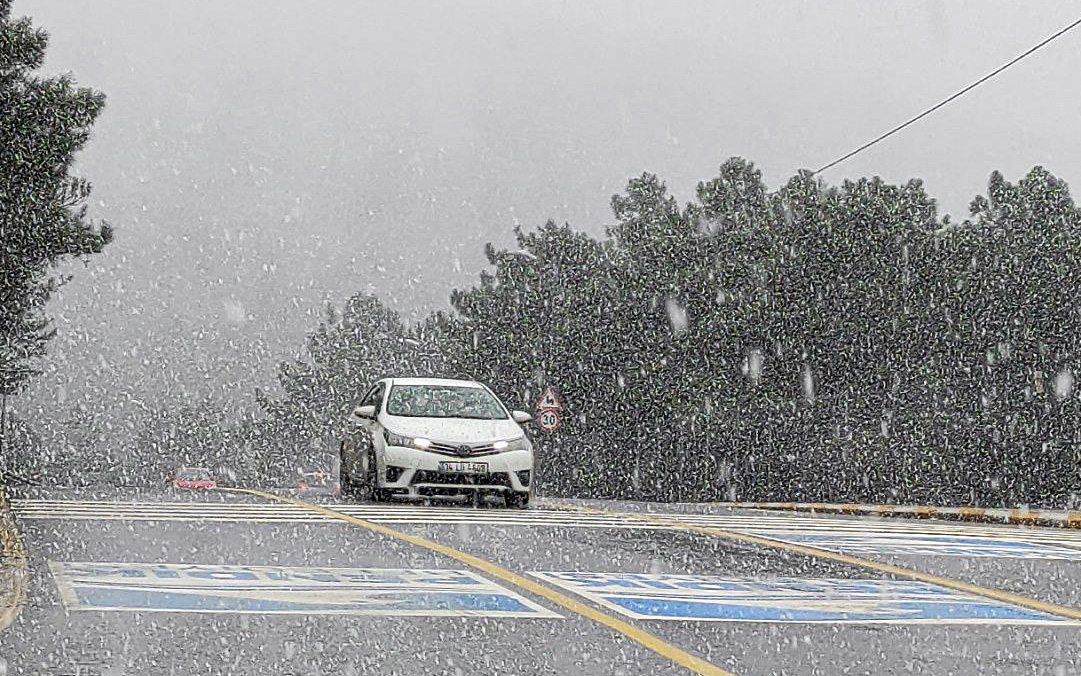Beklenen kar İstanbul'da! Vali Yerlikaya'dan İstanbullulara uyarı 1