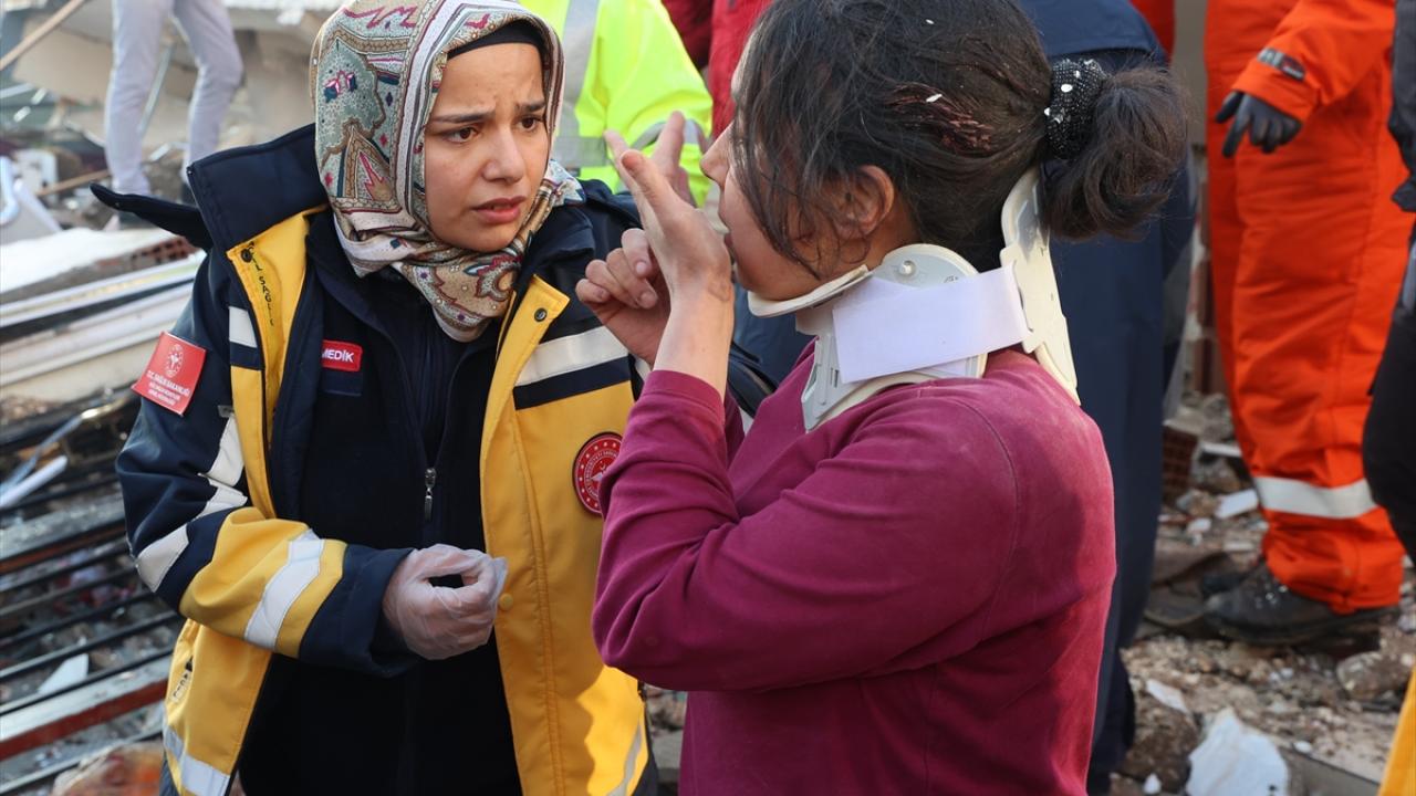 Depremden 29 saat sonra enkazdan sağ çıkarıldı, tüm Türkiye’ye umut oldu 16