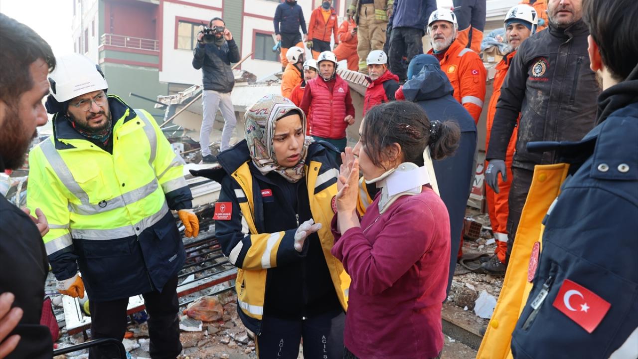 Depremden 29 saat sonra enkazdan sağ çıkarıldı, tüm Türkiye’ye umut oldu 12